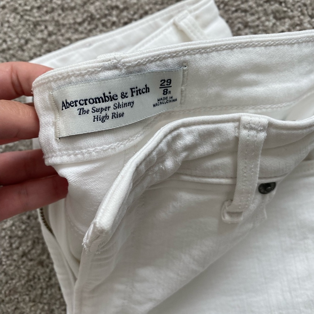 SOLD - White Skinny Jeans (29/8)